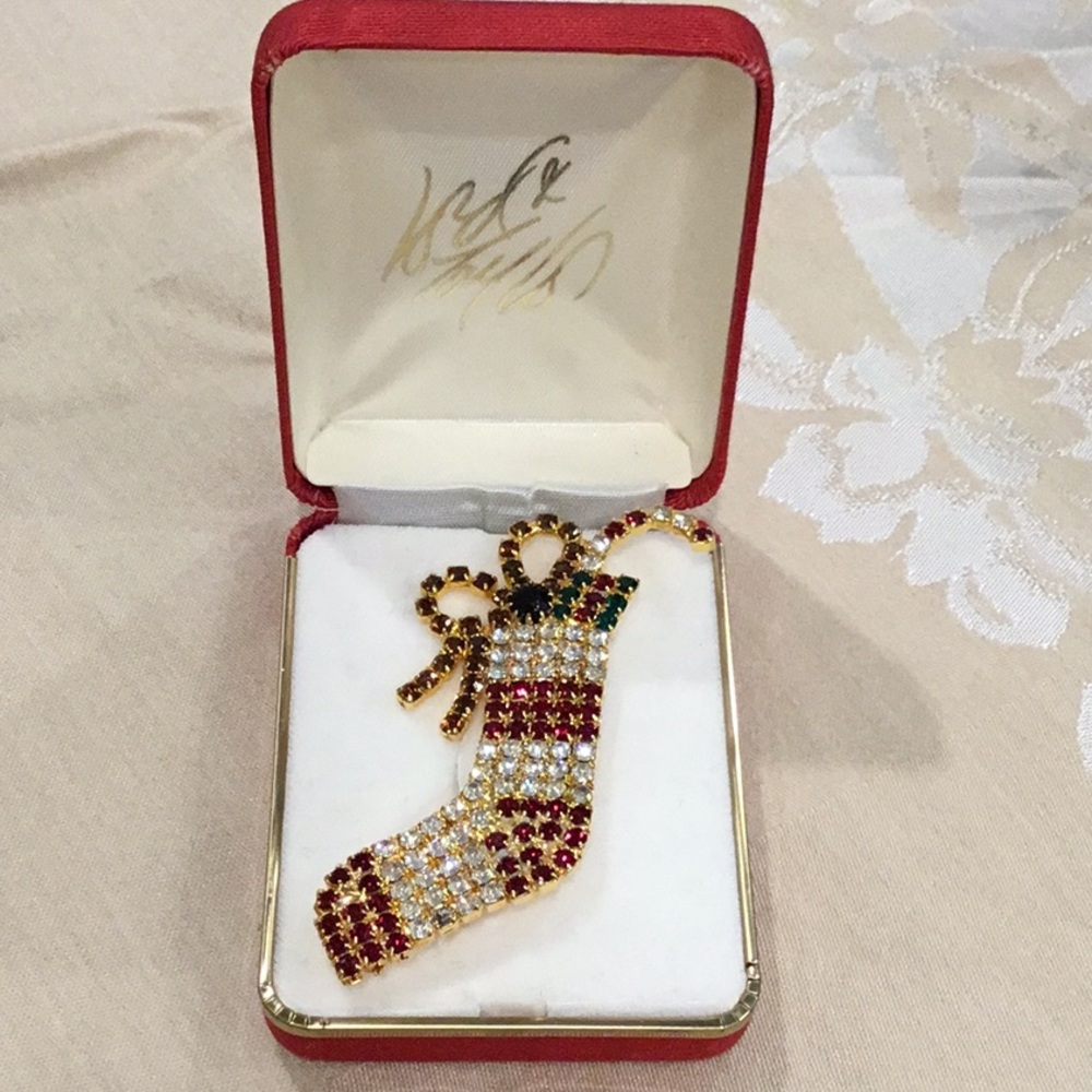 Jewelry- Holiday Pin